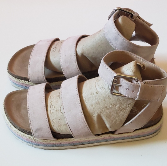 Art Class Girls Platform Sandals - Picture 2 of 7